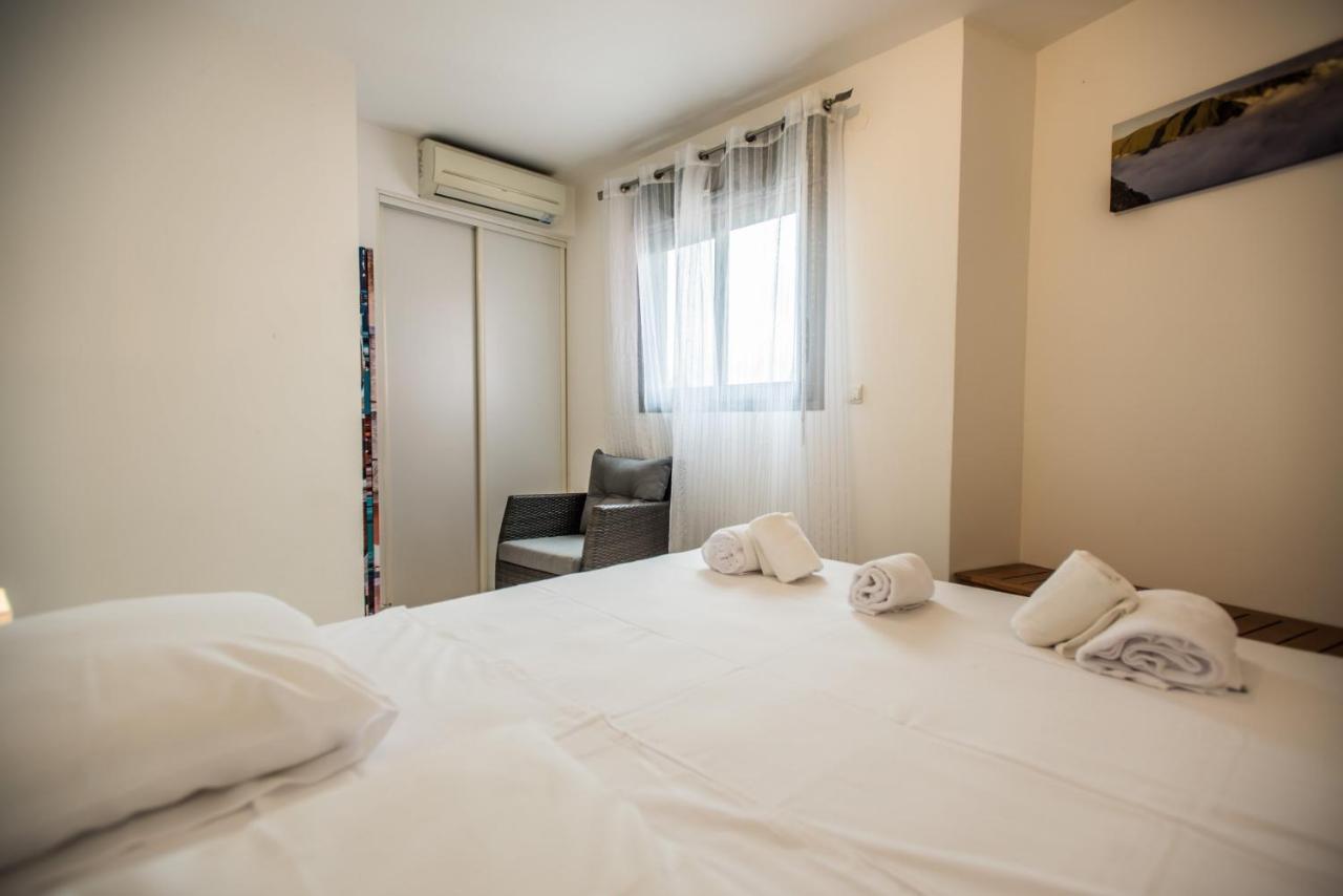 Appartement Le Paille En Queue แซ็ง-ปีแยร์ ภายนอก รูปภาพ